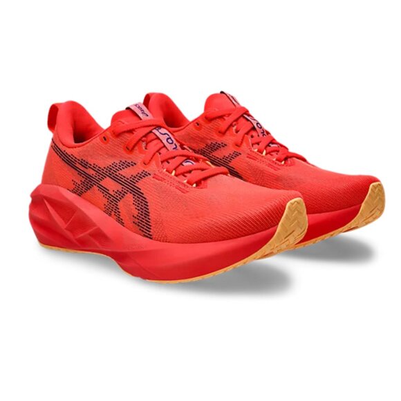 🇨🇦  ASICS Women's Novablast 5 Sneaker - Picture 1 of 4